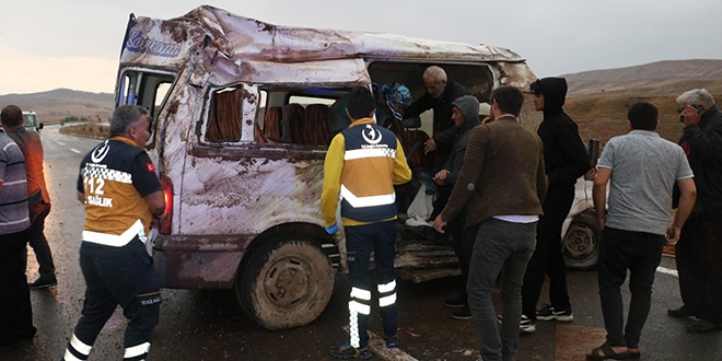 Sivas'ta trafik kazas: 8 yaral