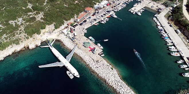'Emekli uçak' dalgıçları Saros'a çekiyor