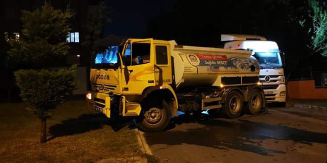 Freni patlayan tankerden atlad�, can�ndan oldu