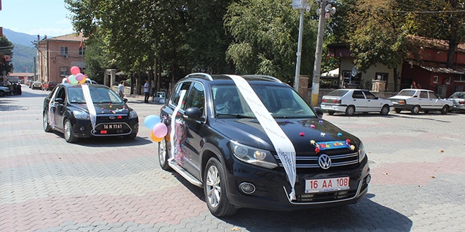 Ba�kan ve kaymakamdan s�nnet �ocuklar�na makam arac� jesti