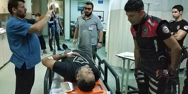 Polis memuru kazada yaralandı