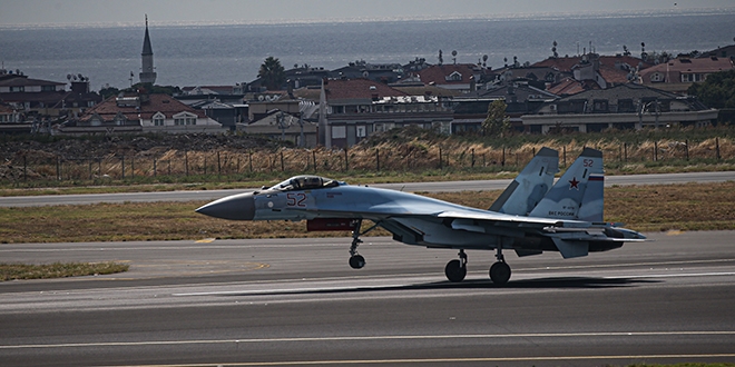 Rus uçağı Su-35'ten İstanbul'da gösteri uçuşu