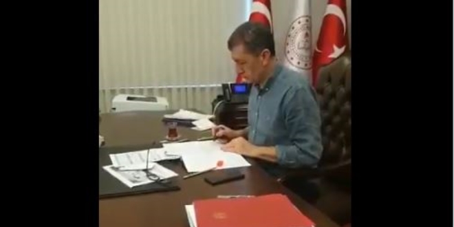 Bakan Selçuk'tan 'okul zili' paylaşımı