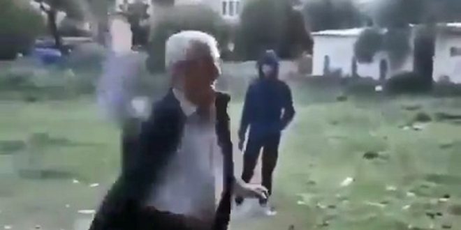 Köpeğe ve gence taş atan yaşlı adam serbest bırakıldı