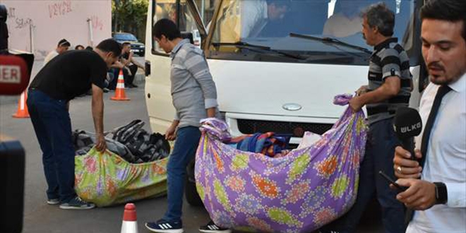 HDP önündeki oturma eyleminde 'battaniye' gerginliği