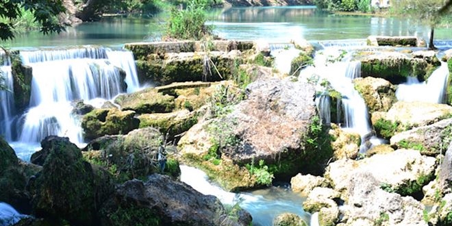 Tarsus Şelalesi ziyaretçi akınına uğruyor