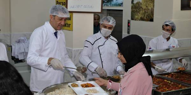 Bakan Selçuk: 53 bin öğrenciye her gün sıcak yemek veriliyor