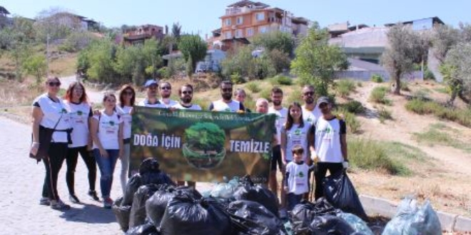 Duyarsız vatandaşlar atıyor, onlar topluyor