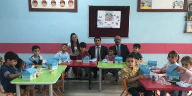 'Köy Okulları Yardım Projesi' ekibi köy okullarını güzelleştiriyor