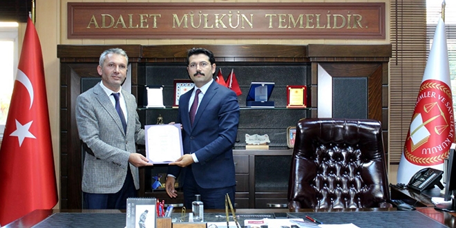Ardahan Barosu'nun başkanı mazbatasını aldı