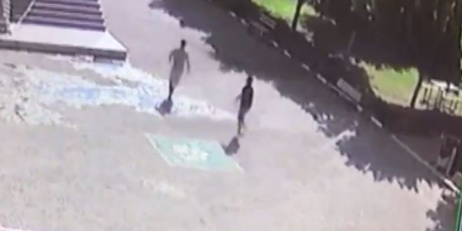 Okulu karıştıran darp iddiası! Kameralara yansıdı