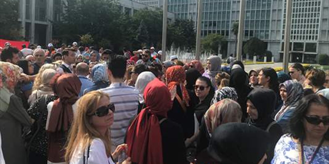 İSMEK'te işten çıkarılan öğretmenler eylemde