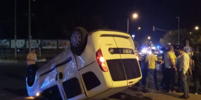 Sivil polis otosu kaza yapt�: 3'� polis, 5 yaral�