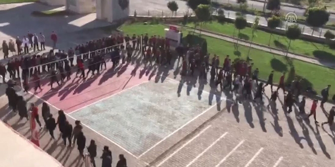 ��renciler egzersiz yaparak derse ba�l�yor