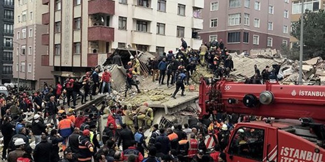 Kartal'daki ��ken bina davas�nda tahliye