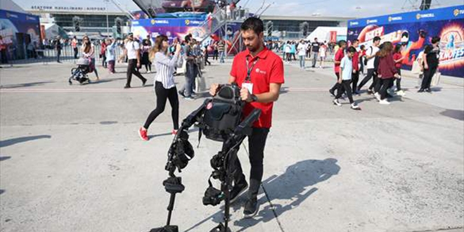 Yürüyemeyenler için giyilebilir dış iskelet robotu TEKNOFEST'te