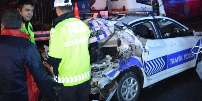 Kaza yerine gelen polis aracına başka bir otomobil çarptı