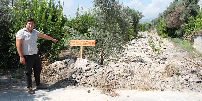50 y�ll�k asfalt yol, '�zel m�lkiyettir' diyerek kazd�lar