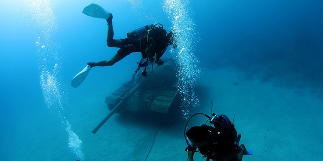 Akdeniz'in derinliklerindeki tank ilgi gryor