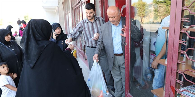 'Hayırseverlerin mağazası'nda ürünler hiç azalmıyor