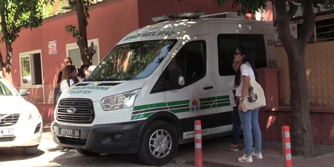 Balkondan düşen öğretmen yaşamını yitirdi