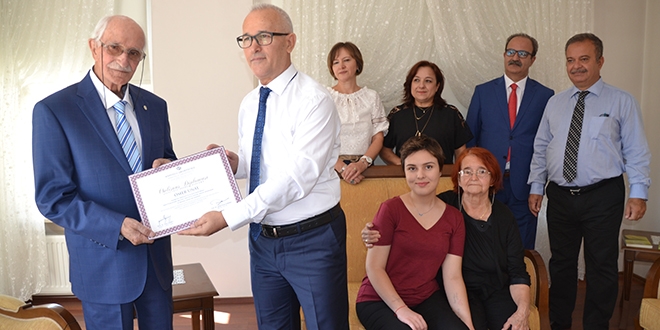 86 yaşında ikinci üniversiteden mezun oldu