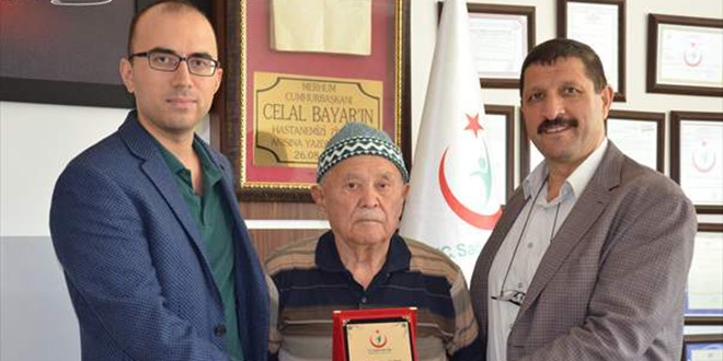 Emekli maaşını biriktirip hastaneye cihaz aldı