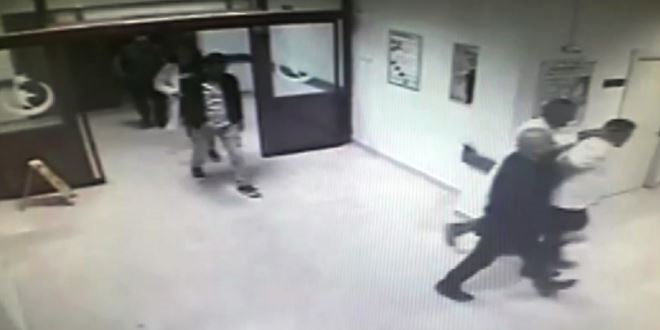 Doktor k�yafeti giyen polisler, su��st� yapt�