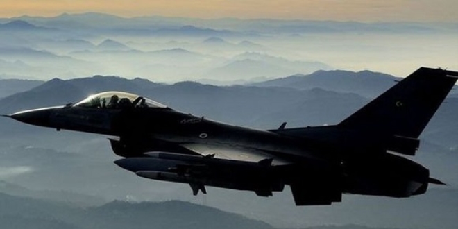 2 tane F-16 uamz, Suriye'de 2 saat uu yapt