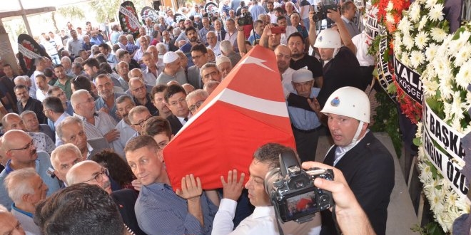 Aydın eski milletvekili Yüzügüler, toprağa verildi