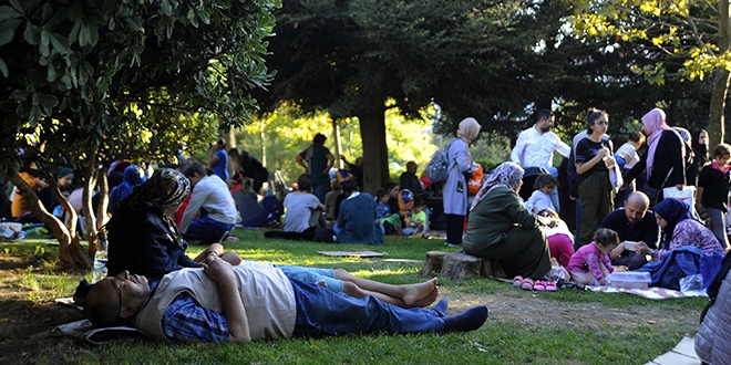 Deprem sonras vatandalar parklara akn etti