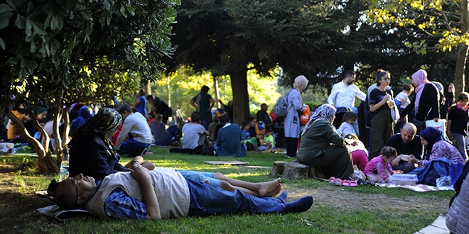 Deprem sonrası vatandaşlar parklara akın etti
