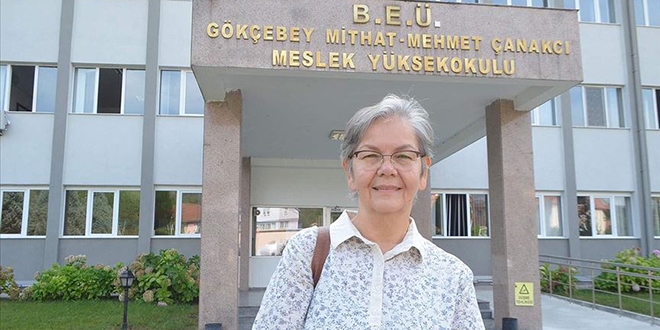 Kanseri iki kez yenip 62 yaşında yeniden üniversiteli oldu