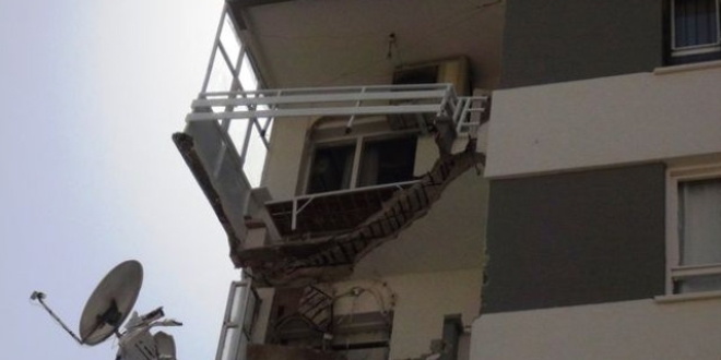 Şişli'de artçı depremler sonrası balkon çöktü