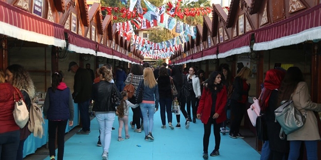 Belediyenin 'Kitap G�nleri' etkinli�i tasarruf tedbirlerine tak�ld�