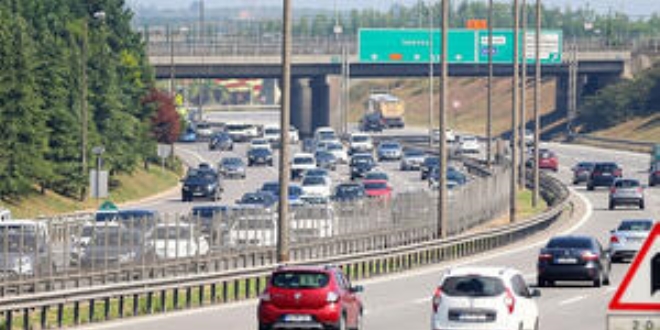 Kamyon devrildi, Anadolu Otoyolu trafi�e kapand�