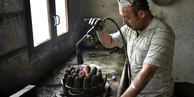Evlerdeki eski musluk ve bataryalar zile dönüşüyor