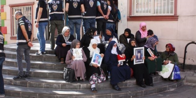 HDP önünde eylem yapan aile sayısı 49'a yükseldi