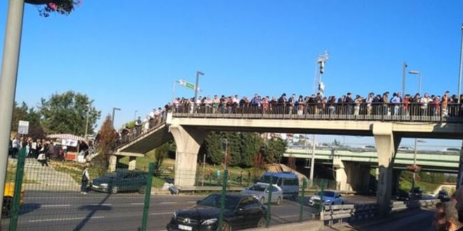 İstanbul'da metrobüs yoğunluğu