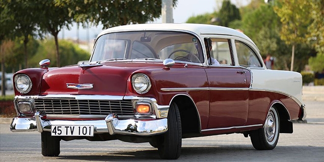1956 model otomobilini lüks araçlara değişmiyor