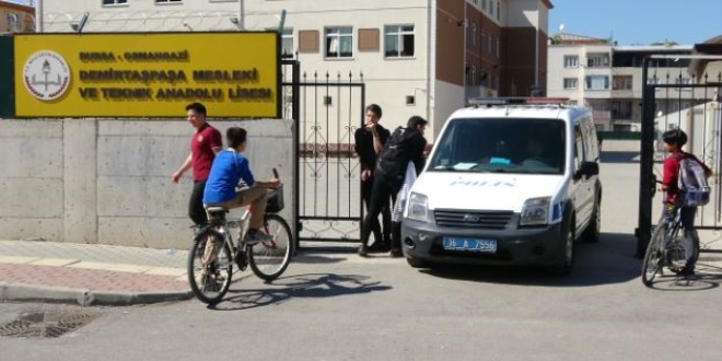 Okul kantininden poğaça yiyen 9 öğrenci zehirlendi