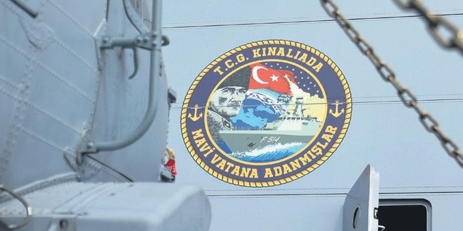 Milli savaş gemisine milli arma