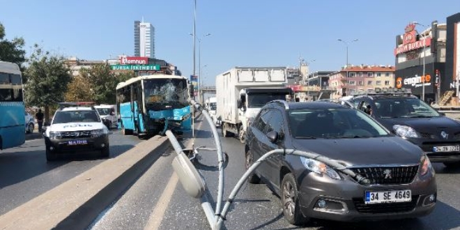 Avcılar'da özel halk otobüsü kaldırıma çıktı: 5 kişi yaralandı