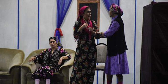 Sa�l�k ve okul personeli 'oyuncu' oldu