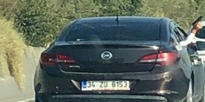 Bağcılar'da aracın camından uzatılan silah oyuncak çıktı