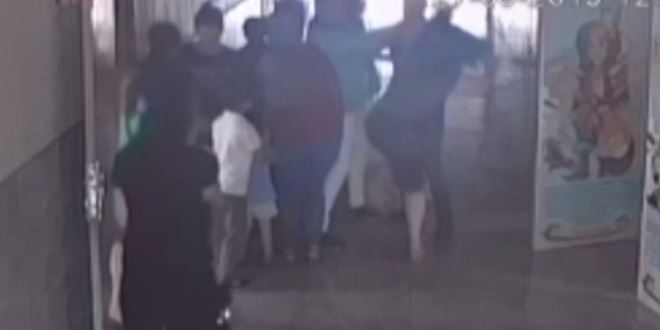 Kadın öğretmene darp kameralarda