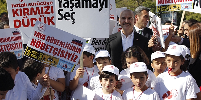 Bugün 200 bin polis, 20 bin yaya geçidinde nöbet tuttu