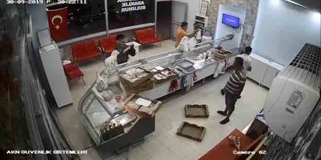 '��retmenim' diyerek esnaf� doland�rd�