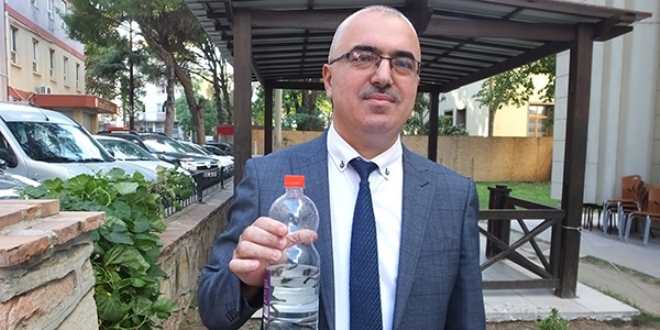 Müdür, sülükle şifa buluyor