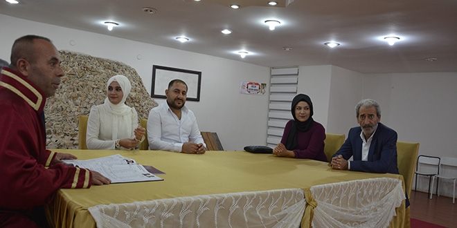 İşitme engelli çiftin nikahı işaret diliyle kıyıldı
